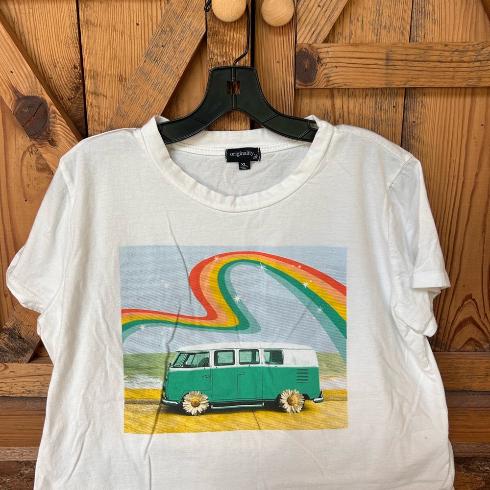 Originality White Tee Colorful Van Graphic Cropped XL